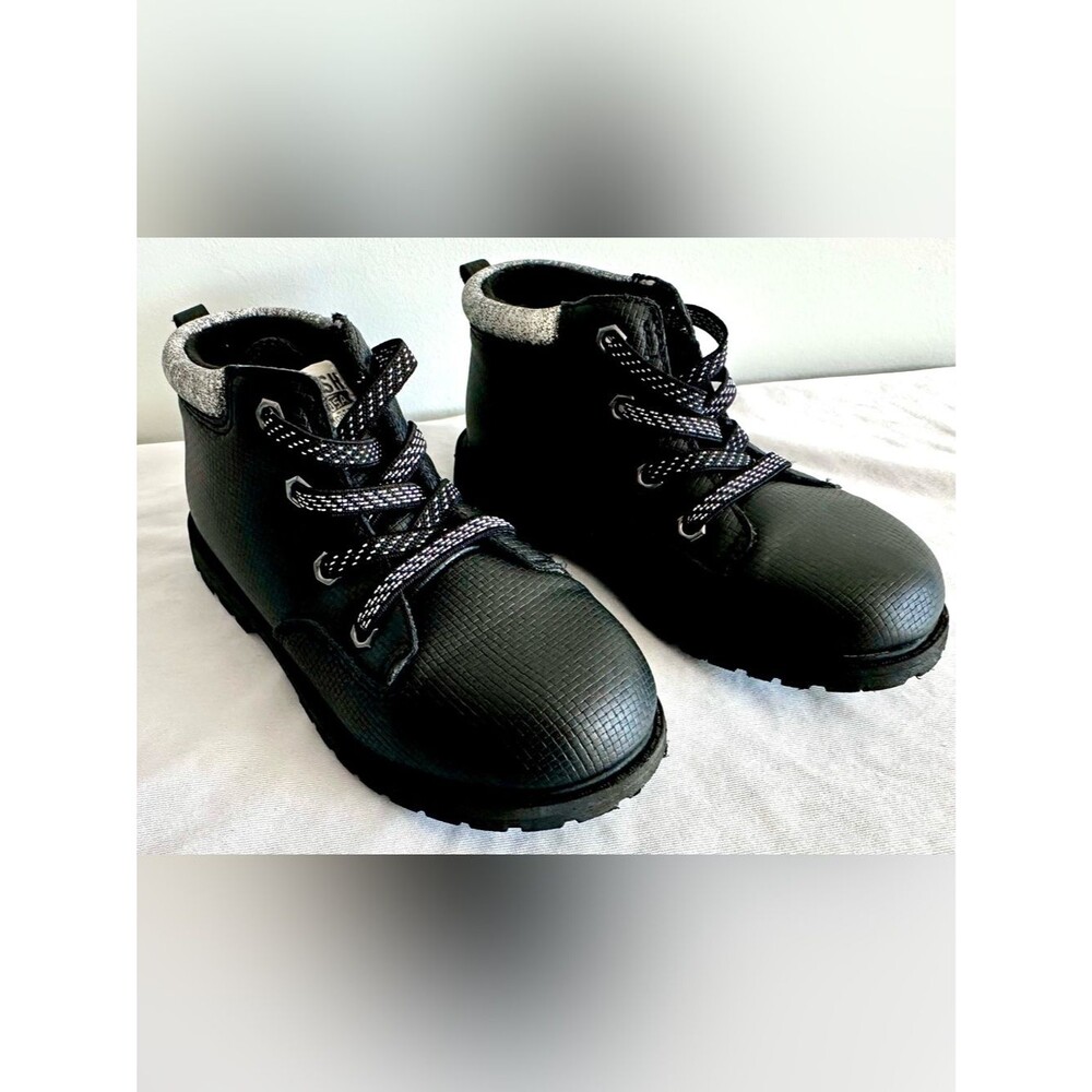 OshKosh B’gosh Toddler Boots Size 10 Black Slip-On Ankle Boots Textured